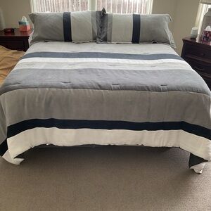 Amazon Essentials Gray and White Comforter Set